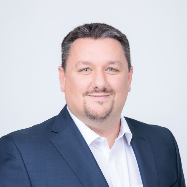 Team SIMACEK » Ansprechpartner:innen auf einen Blick