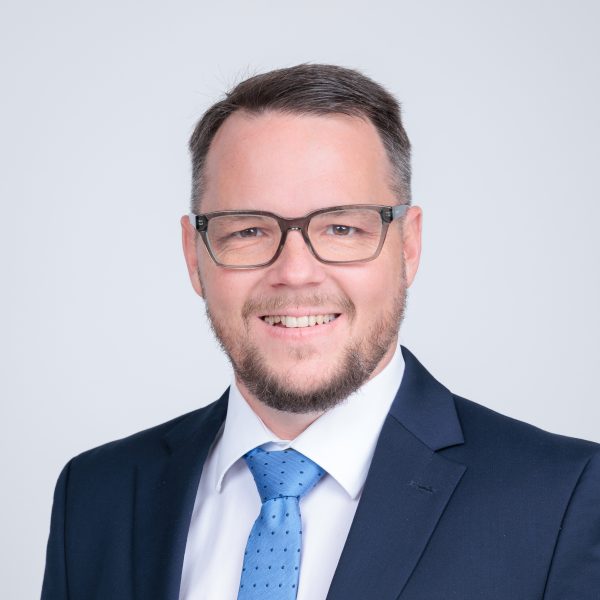 Team SIMACEK » Ansprechpartner:innen auf einen Blick