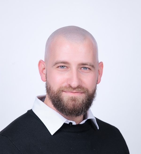 Team SIMACEK » Ansprechpartner:innen auf einen Blick